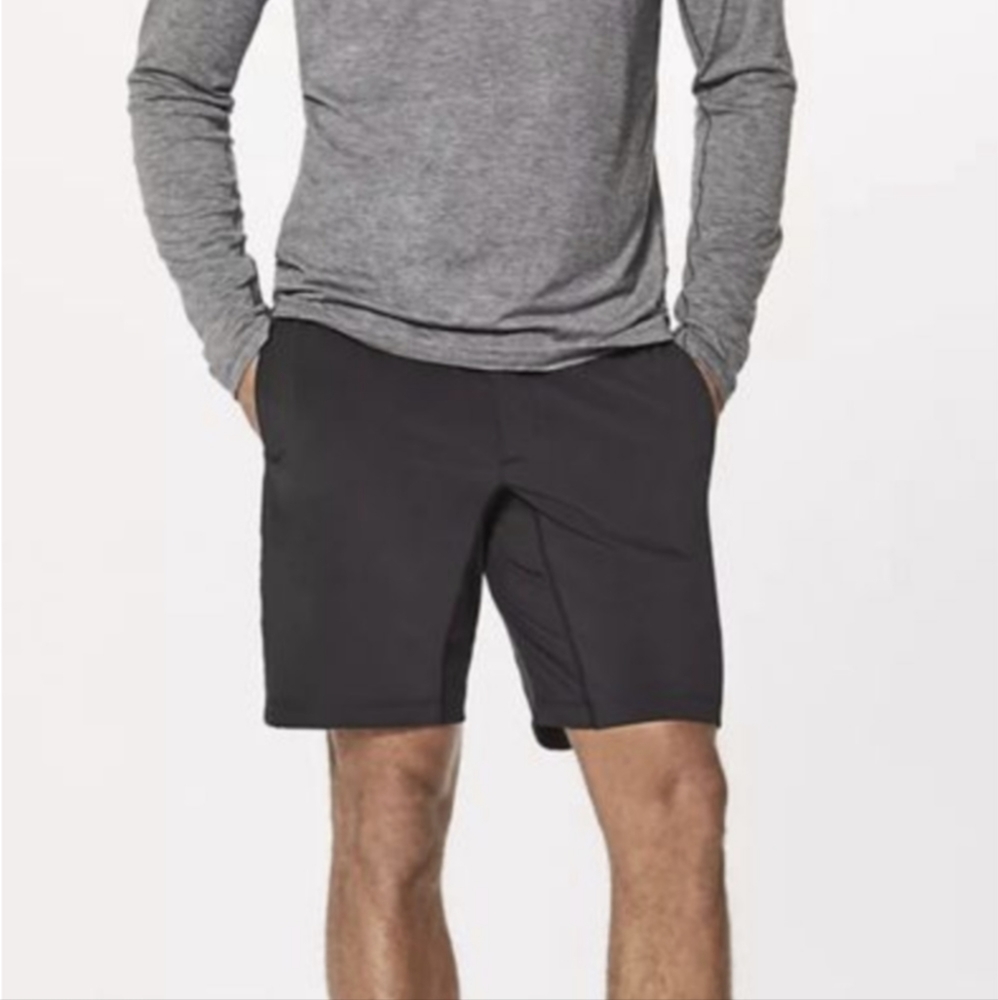 Lululemon Mens T.H.E. Linerless Short 9" Black Athletic Gym Shorts Size Small